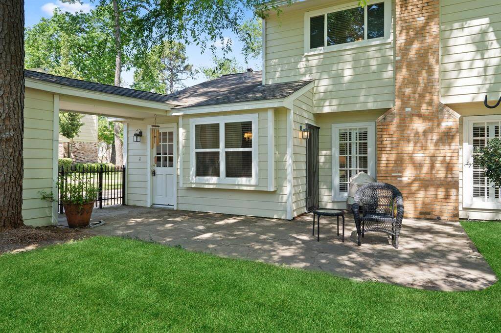 Did someone say backyard? With two sitting patios and fresh landscaping, it is such a dream!