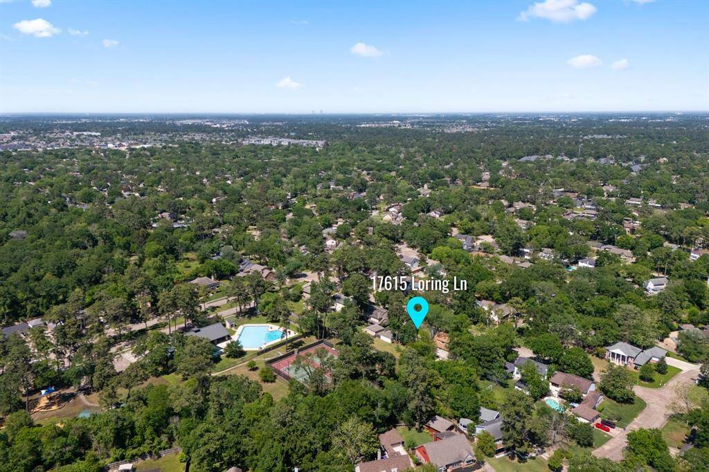 Neighborhood tennis courts and pool!