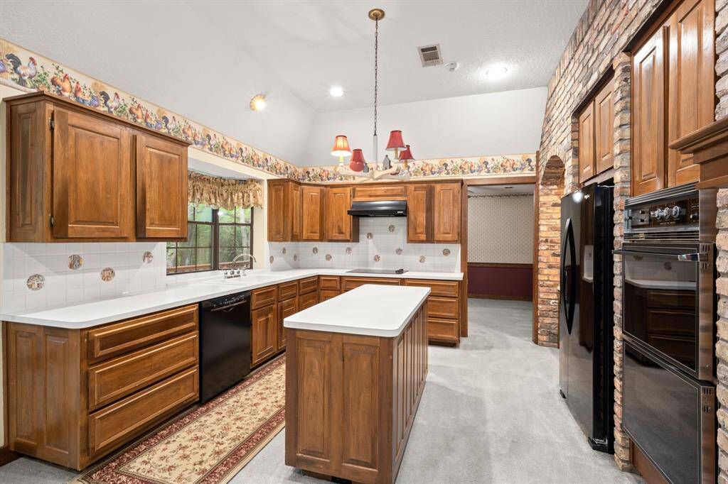 Beautiful spacious and open kitchen!