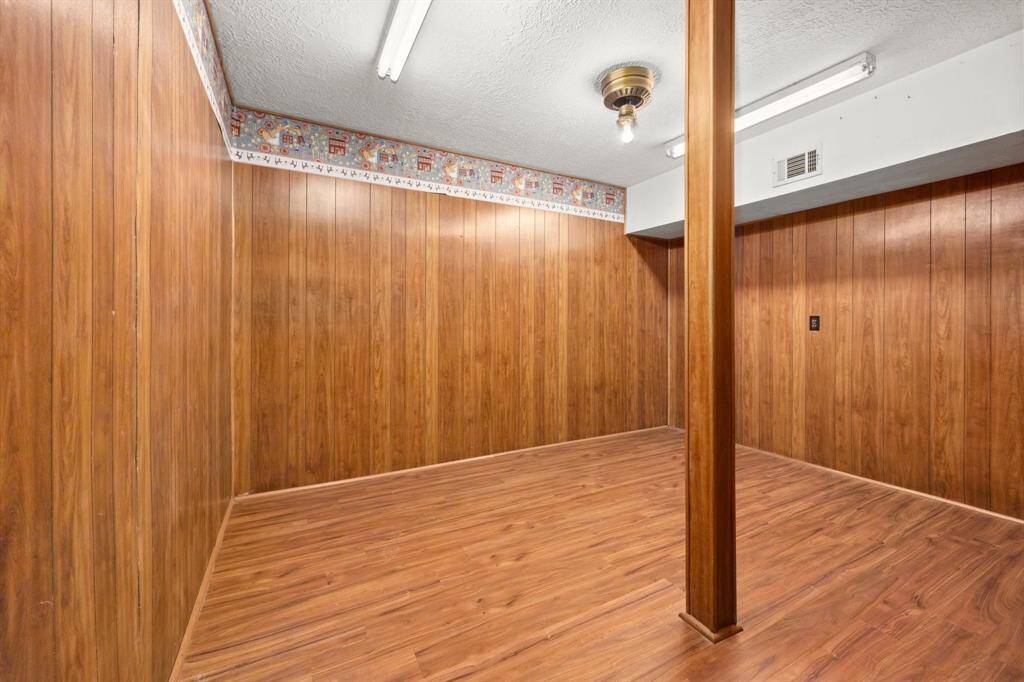 Storage/dining area in the garage