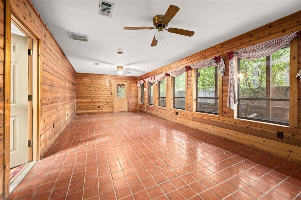 Enclosed screen porch