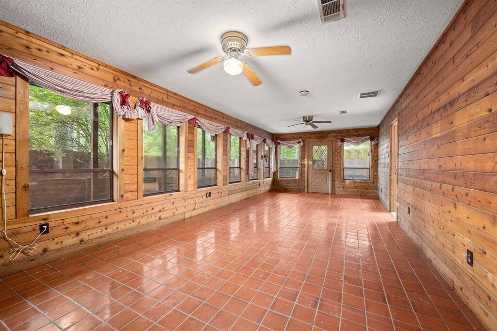 Enclosed screen porch