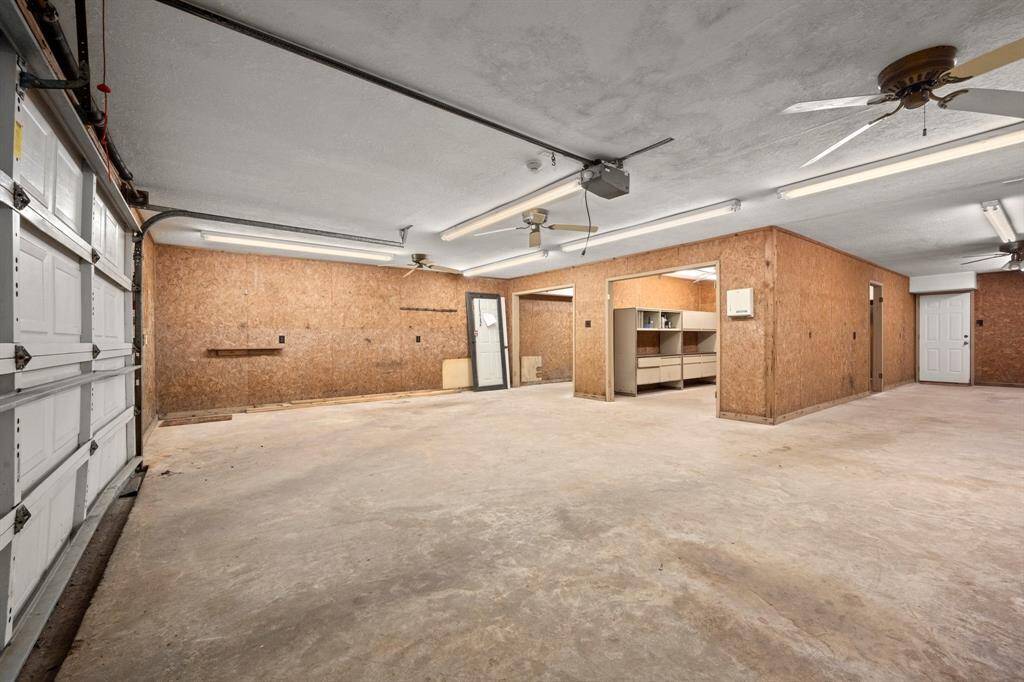Huge garage/workshop!