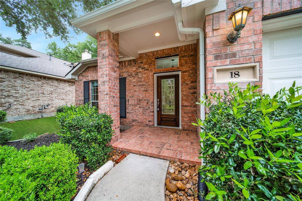 Brick front patio is inviting and ties in nicely with the front elevation.