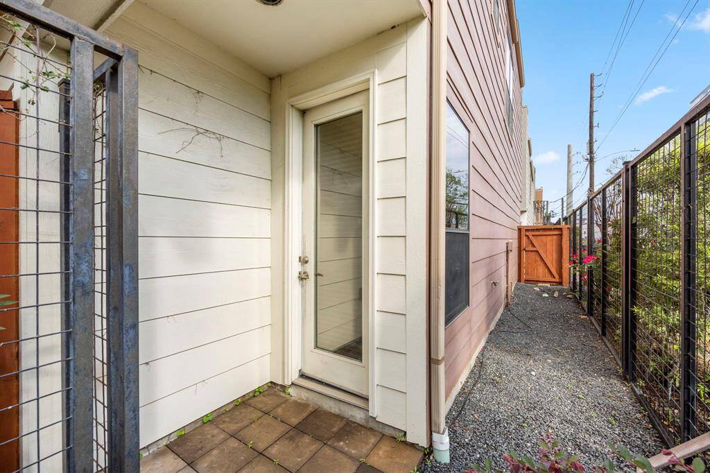 There is also a side yard!