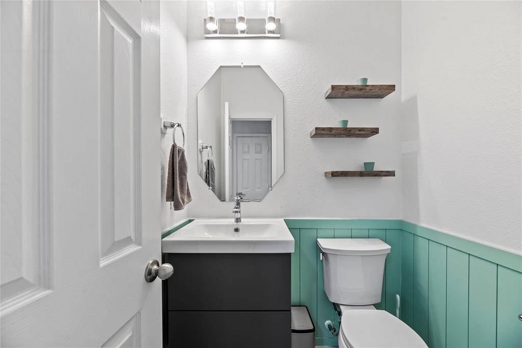 Half bath downstairs conveniently located off the entry way.