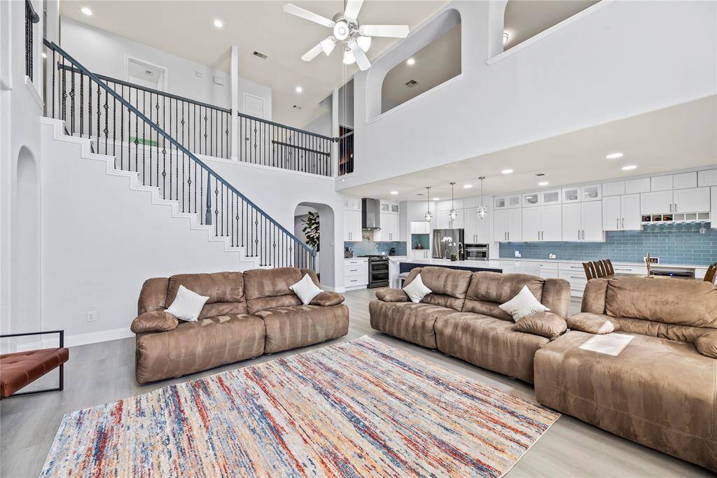 This home has an open concept floorplan with an easy flow from the living room to the kitchen.
