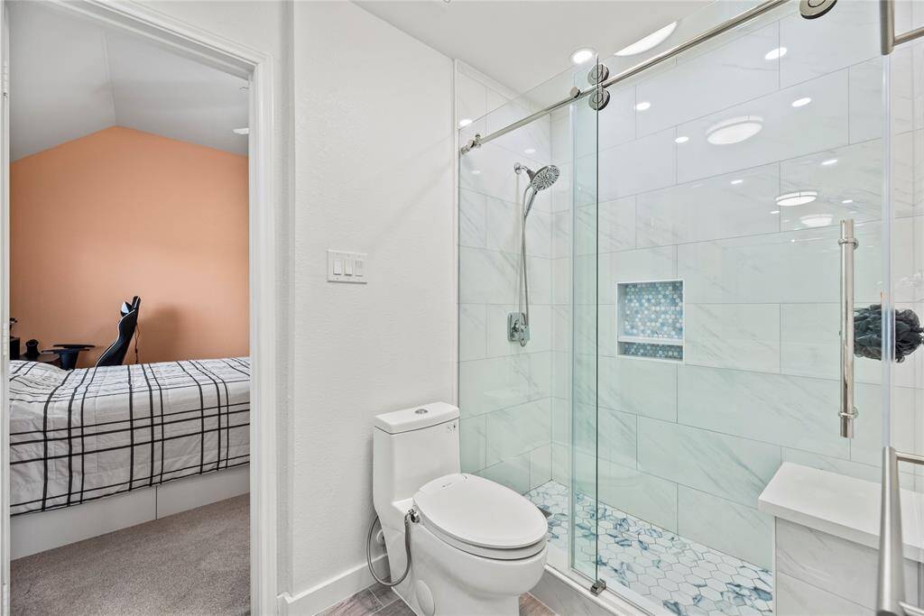 Luxurious shower with stunning tile!