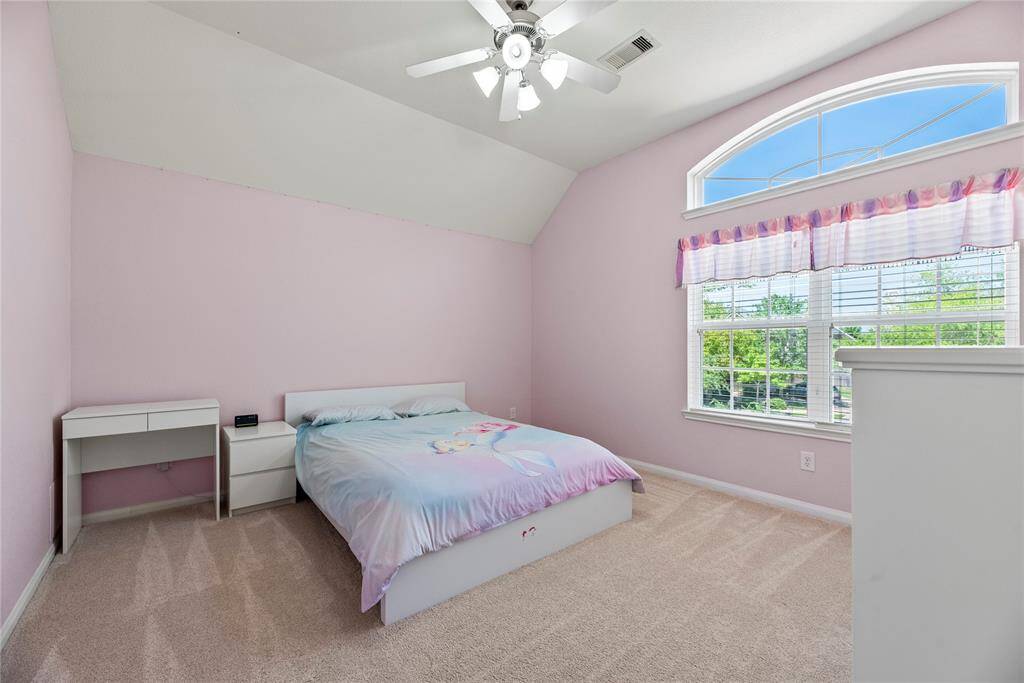 The 3rd secondary bedroom.  All bedrooms are so spacious!