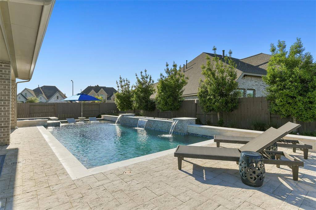 What a great place to relax and enjoy the warm sunny days! A Catch A Kid pool net is easily attached to keep little ones and pets safe.
