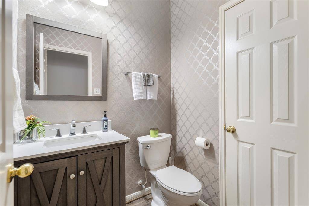 Neatly designed half bath with stylish wall detail.