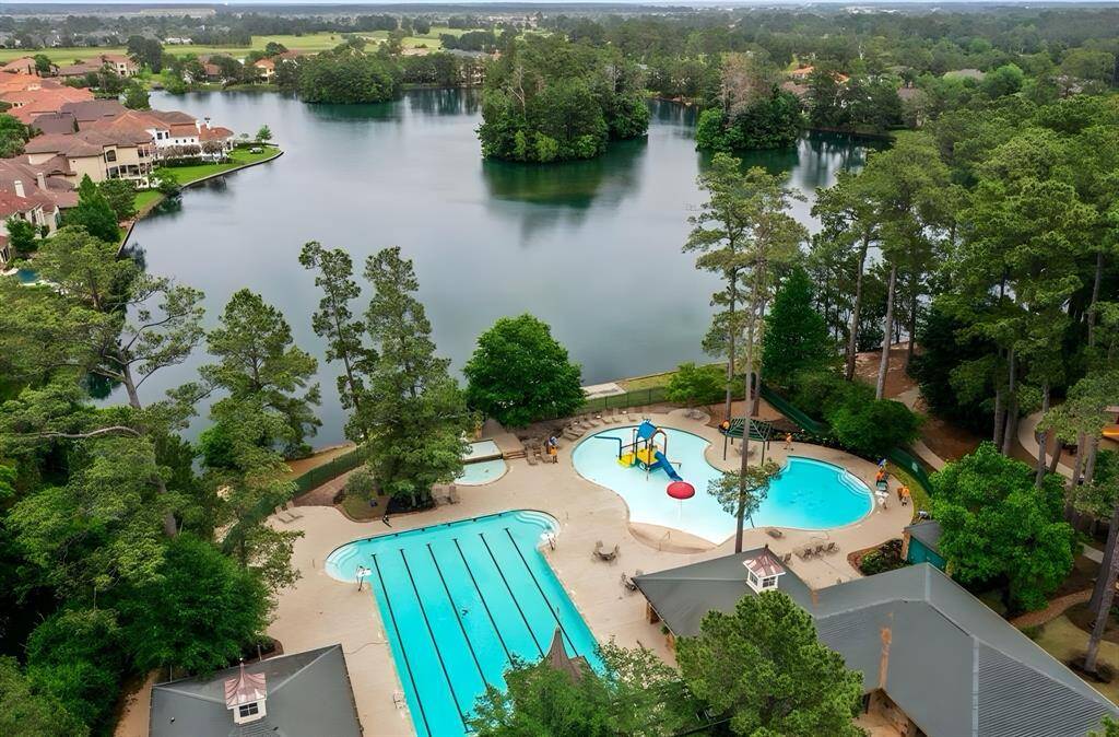 Gleannloch Farms features a premier three-pool aquatic complex designed for every age and lifestyle. The main Athletic Pool is a competitive 8-lane, 25-yard facility—home to the Gleannloch Gators swim team, Masters Swim, PACK Training, and swim lessons. Recreation Center Pool #2 offers a relaxing adult pool and a children’s splash zone with interactive water features. Bluff Pool #3 is perfect for laid-back weekends, featuring a lazy river-style design surrounded by nature.