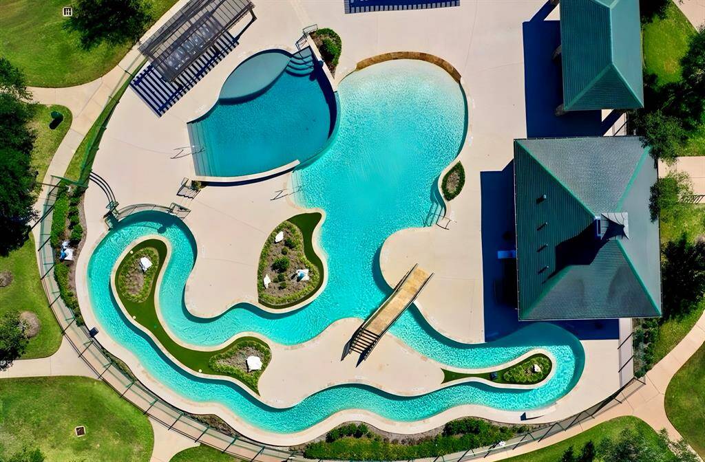 Gleannloch Farms offers a variety of resort-style pool experiences—including a relaxing Lazy River perfect for unwinding under the sun. Ideal for families or weekend fun, the area also features covered picnic pavilions and nearby playgrounds, creating an all-in-one outdoor escape just minutes from home.