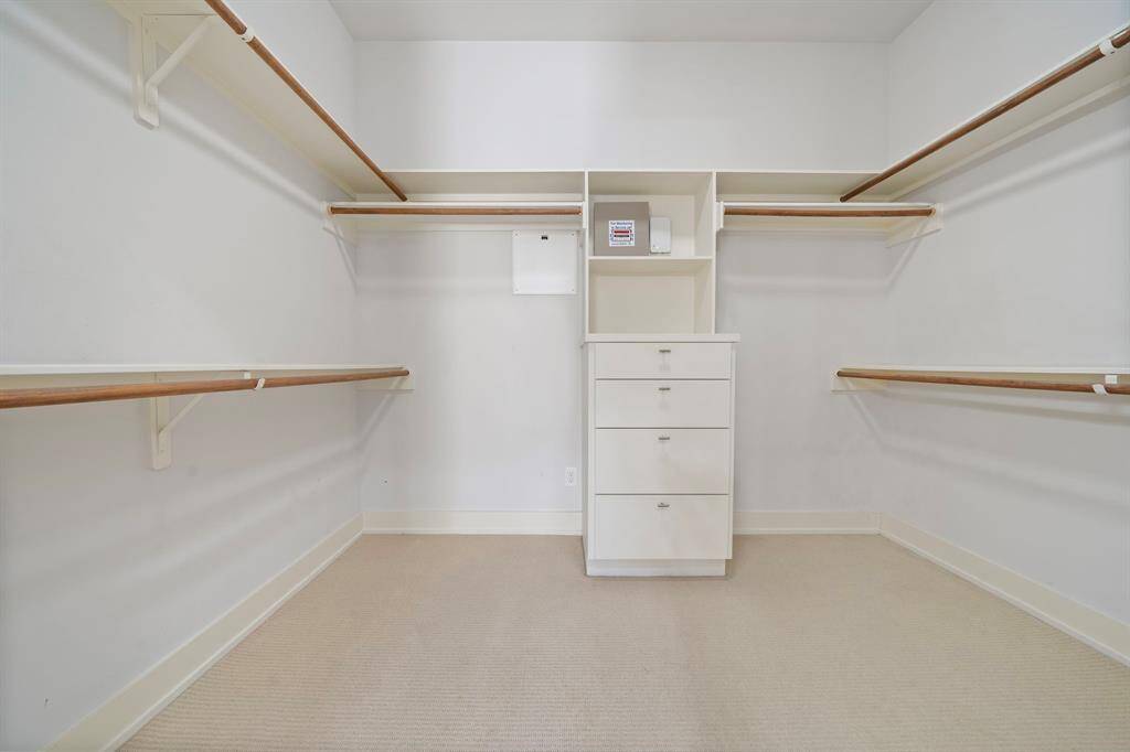 Primary Suite: Walk in closet