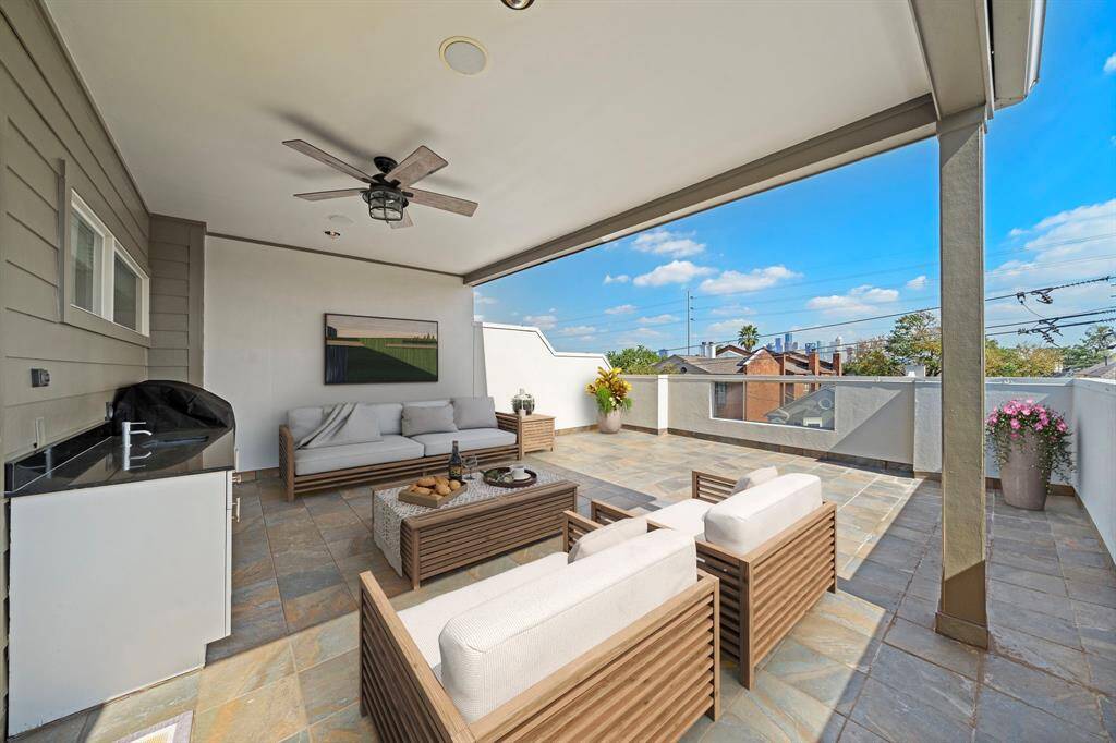 Experience urban living with a luxurious rooftop terrace featuring an integrated outdoor kitchen and breathtaking panoramic views of the Houston skyline.
