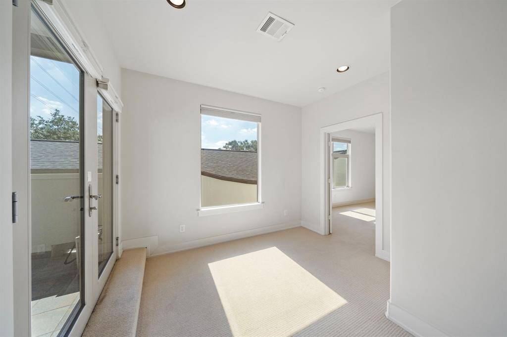3rd floor landing - looking toward 3rd bedroom / guest suite