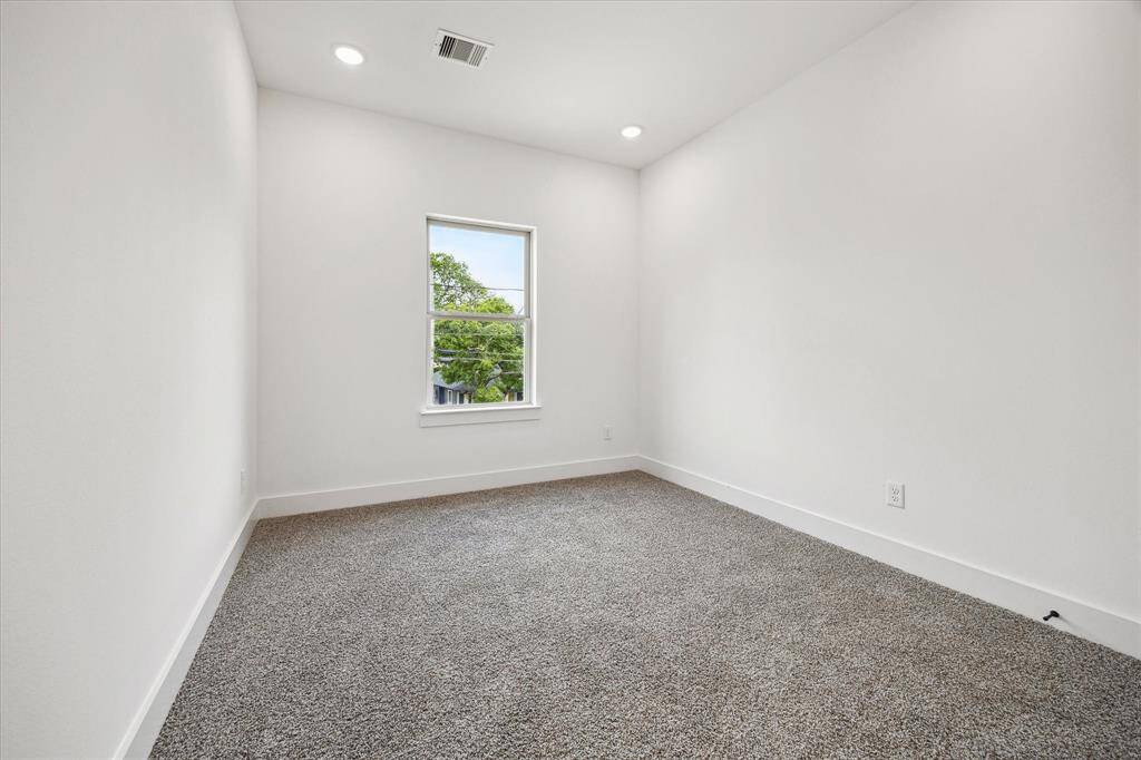 Secondary bedroom