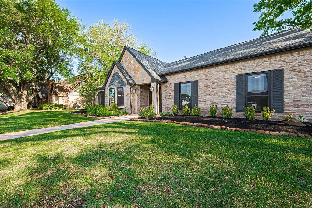 The beautiful stone path guides you right to the front door, offering easy access while adding charm and a polished look to the home’s stunning curb appeal.