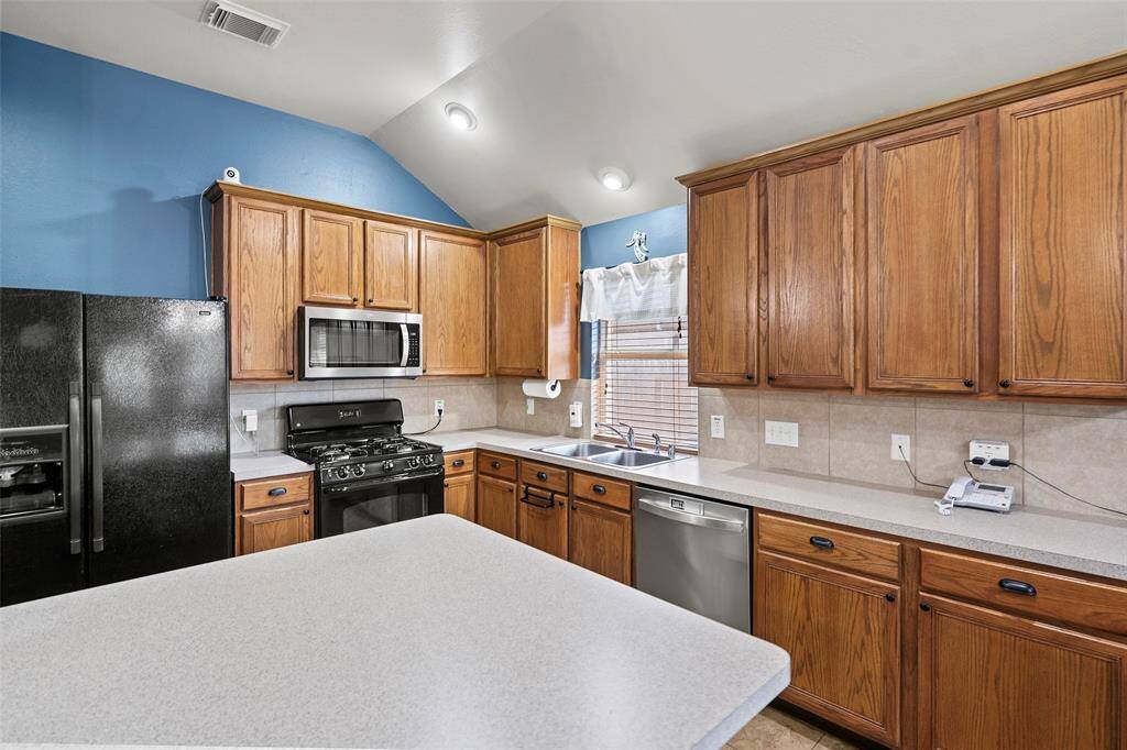 The kitchen boast plenty of counter space.