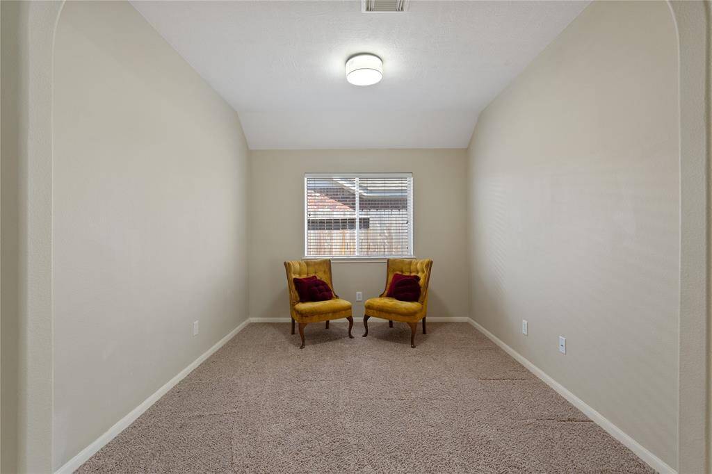 Lovely view of the sitting area. That perfect spot to sit and relax.