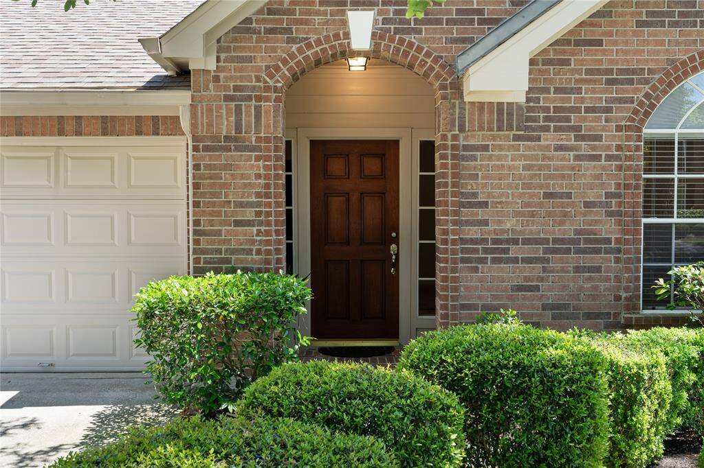 Attractive bricked front porch entrance.