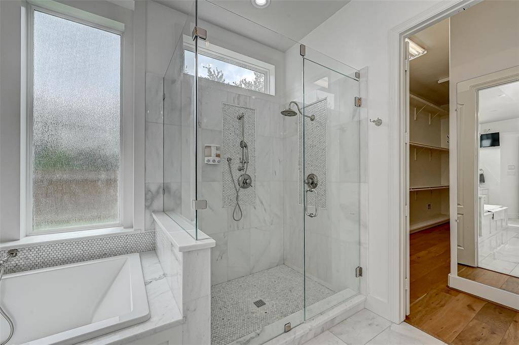 Nice walk in closet.