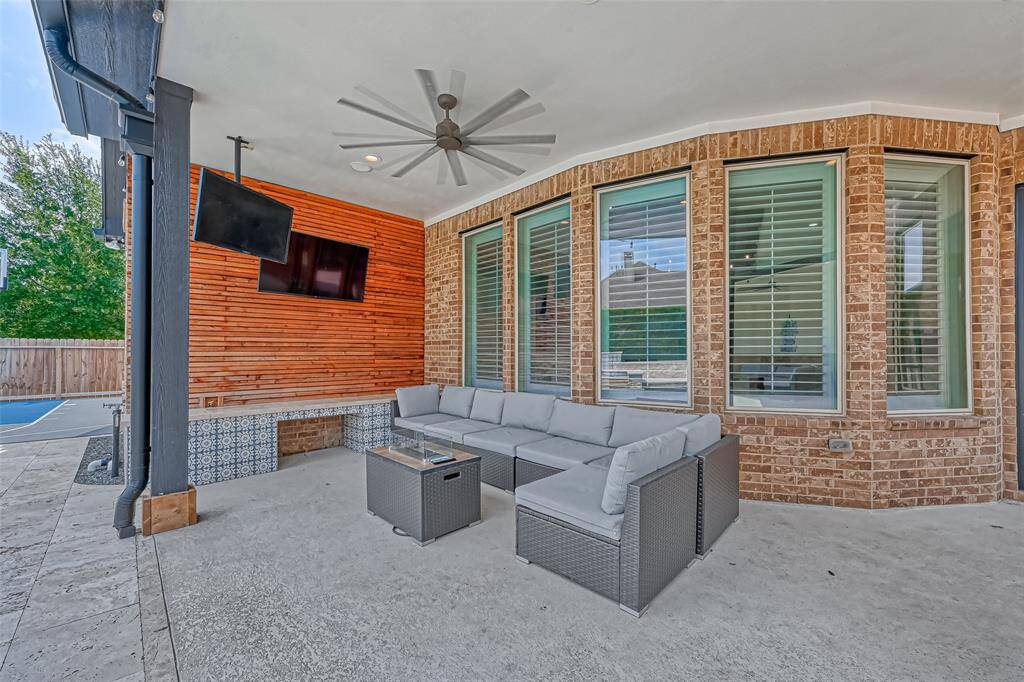 Spend the evening outside in your outdoor living space.
