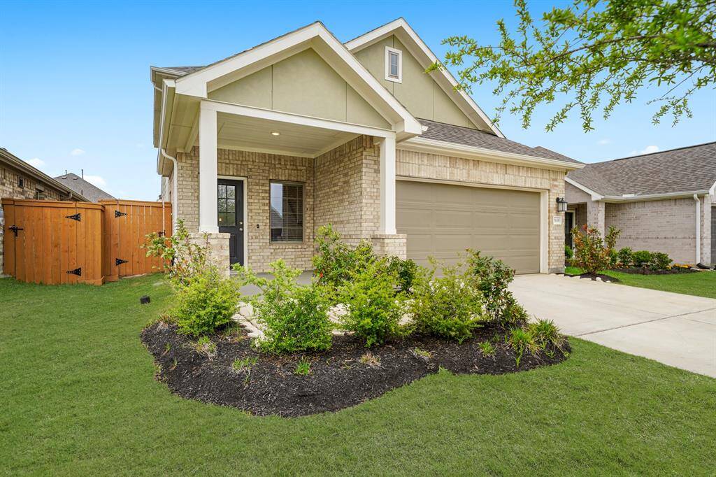 Well maintained lawn in the front yard.