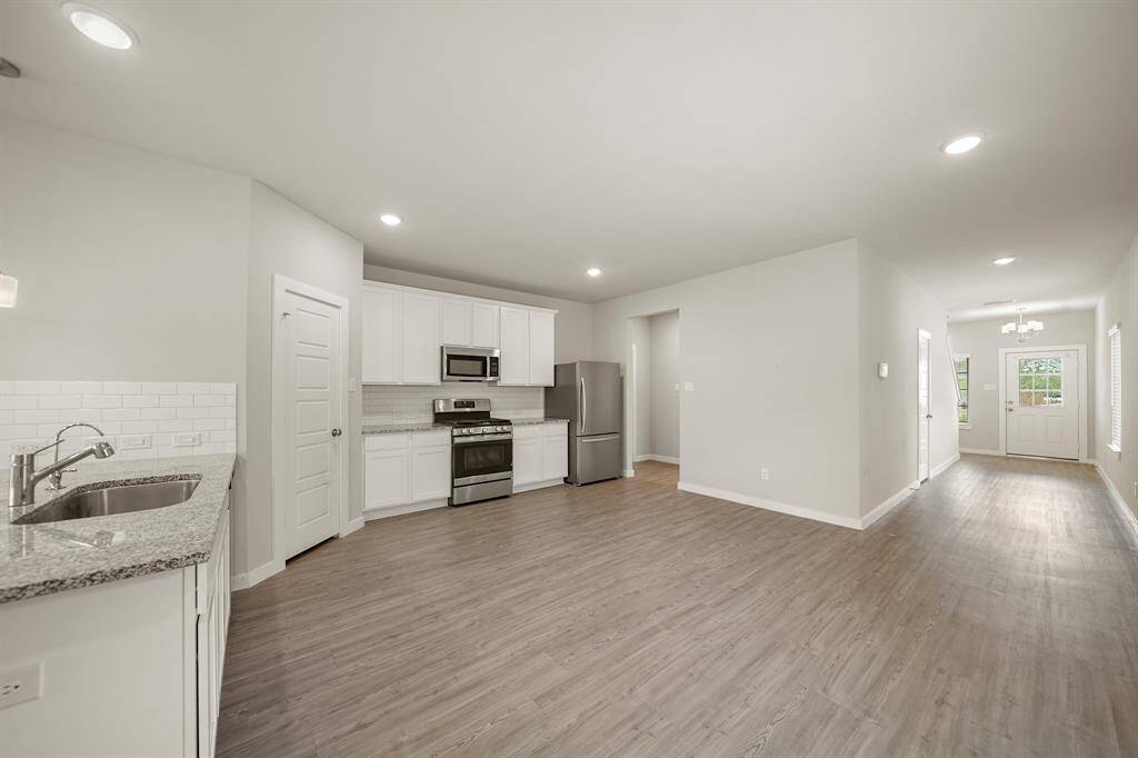Host the next dinner party with confidence! This masterfully-equipped kitchen features recessed lighting, a pantry, an abundance of cabinetry, and stainless steel appliances.