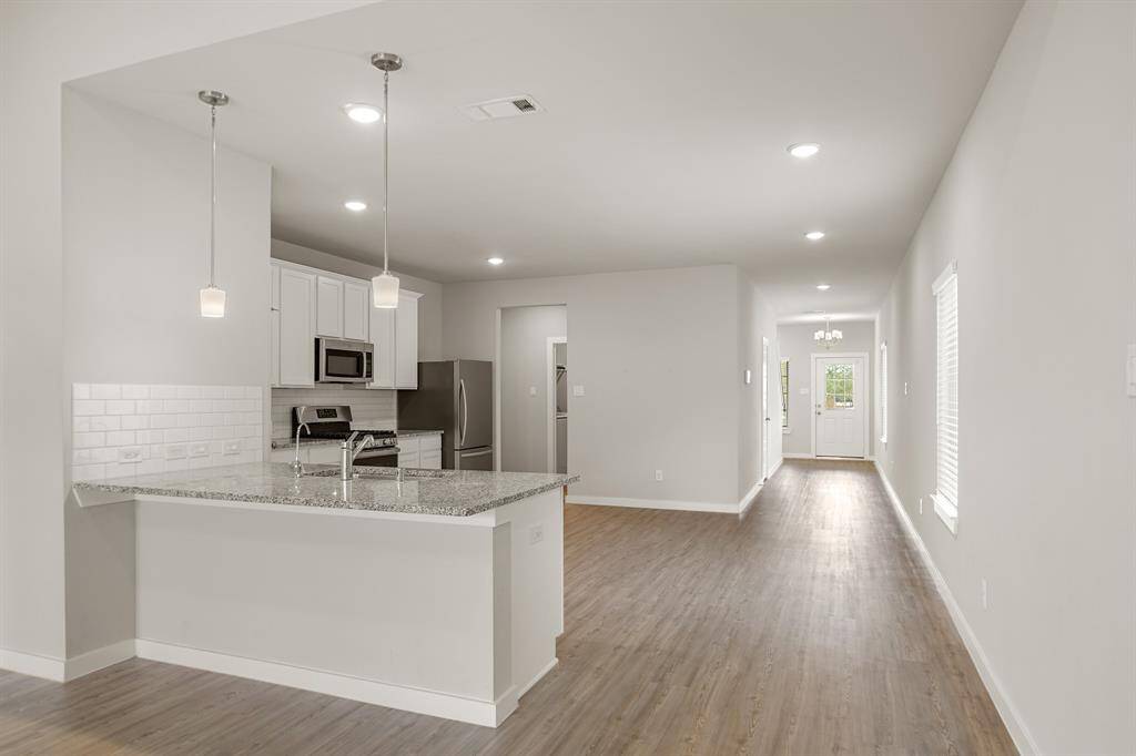 Beautiful island with pendant lighting, and a breakfast bar.