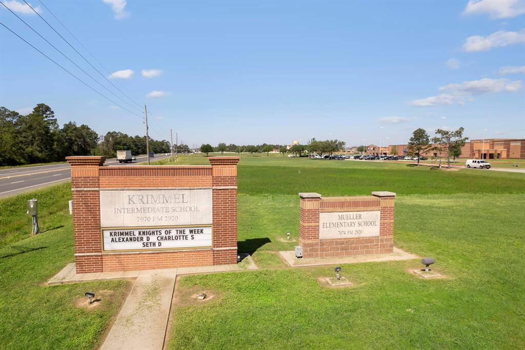 This home sits walking distance to both the elementary and the middle school!