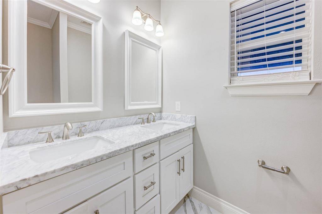 Double sinks in the primary