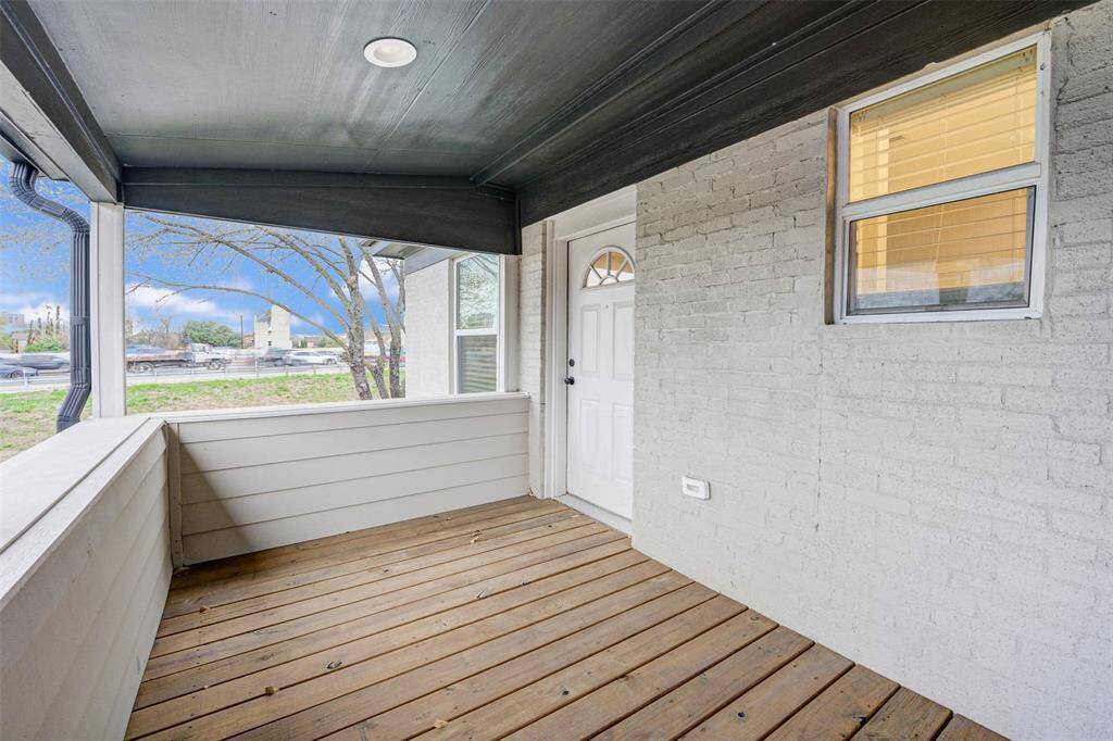 Upstairs balcony, accessible from the bedroom