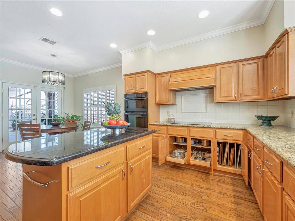 Note pull out shelves and baking tray storage, extra storage also above cook top