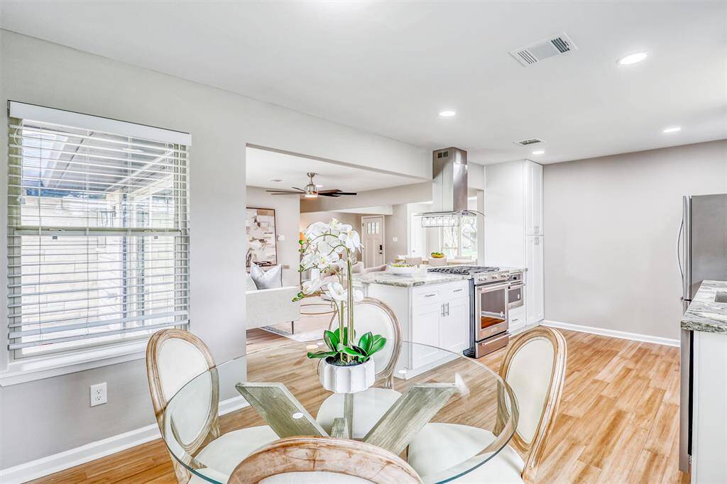 Seamlessly connected to the living and dining areas, this open kitchen and breakfast space truly serve as the central hub for entertaining and everyday life.