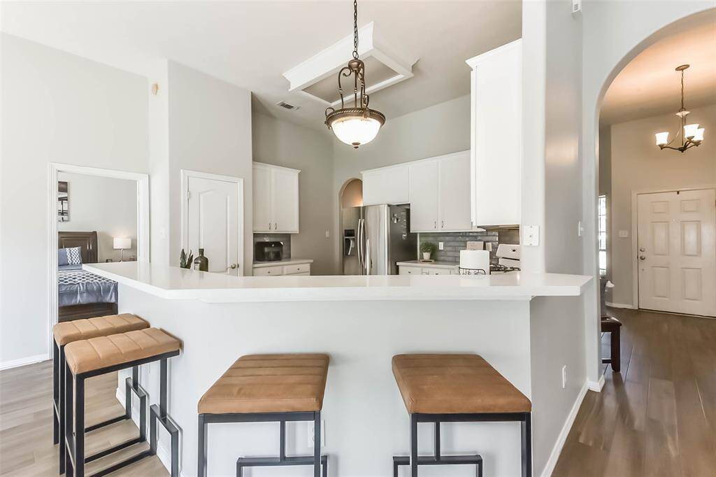 Breakfast Bar allows for additional seating, or a quick bite!