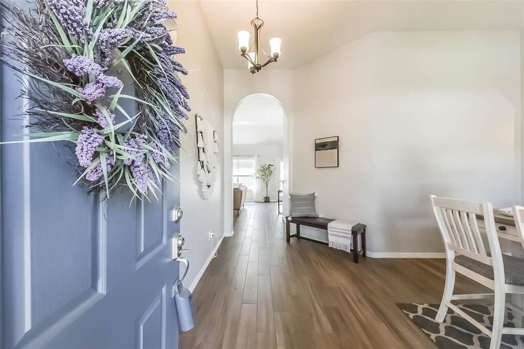 Come on in! High Ceilings, New Flooring, Fresh Paint!
