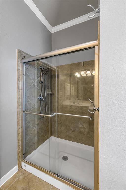 Oversized shower in the primary en-suite bath