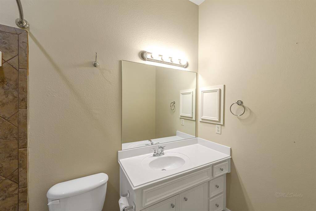 1 of the 2 full baths upstairs