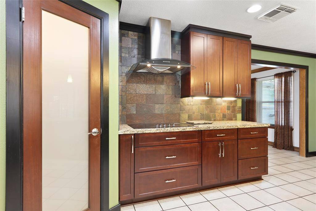 Walk-in pantry and a brand new cooktop make cooking in this kitchen a joy.