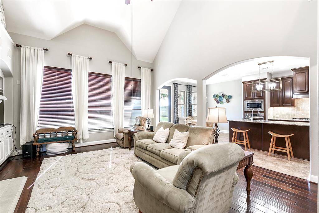 Bright and airy, with plenty of space for entertaining, the main floor offers a seamless layout perfect for hosting guests and enjoying time with family.