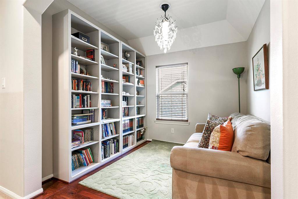 The traditional bonus space features the same engineered hardwood flooring and a large window that fills the room with natural light. This versatile area can be customized to suit your needs—whether it’s a home office, reading nook, workout space, or playroom.