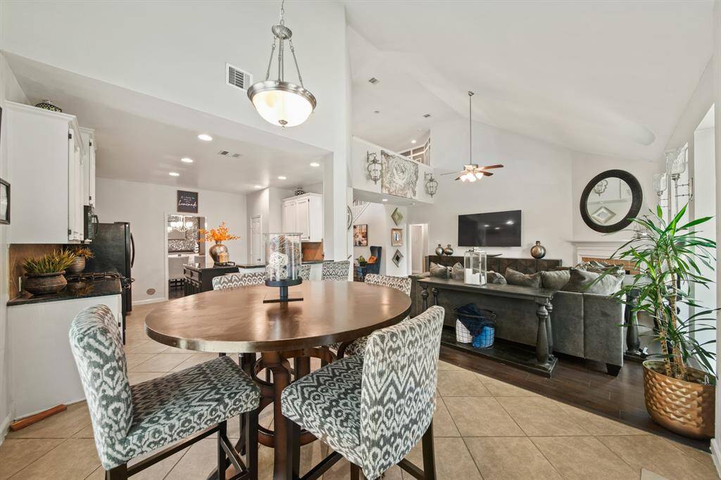 njoy casual meals with family and friends in this inviting space that flows effortlessly into both the family room and kitchen for seamless living.