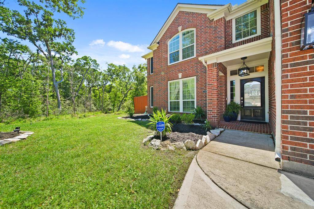 Nestled on a peaceful cul-de-sac, this stately red brick 2-story offers 4 spacious bedrooms, 3.5 bathrooms, and a 2-car attached garage.