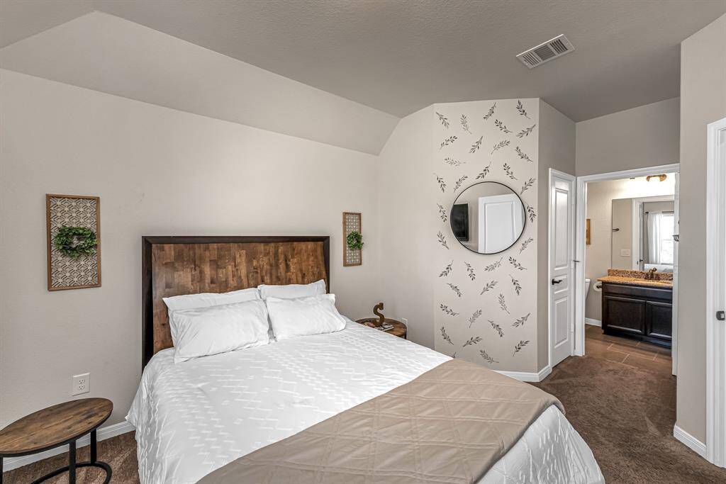 Secondary bedroom up w/en-suite bath!