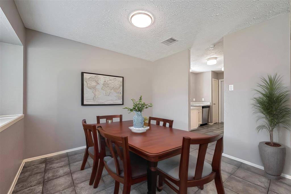 Virtually staged dining room