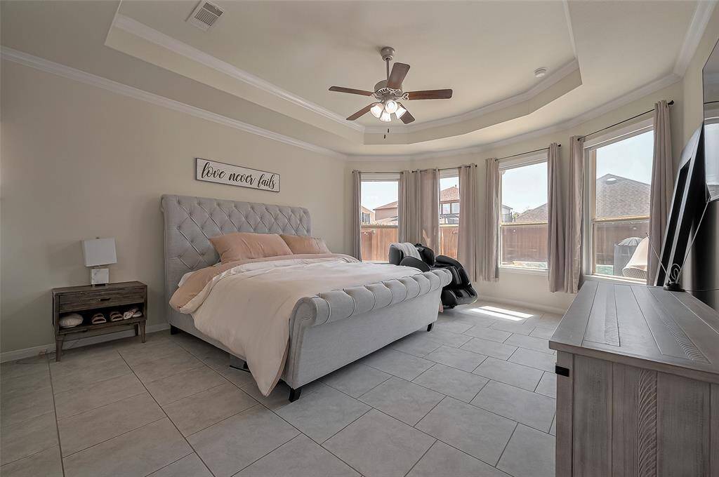 Half of the jack and Jill bathroom that resides in the middle of Bedroom #4 and Bedroom #5 Granite Counters