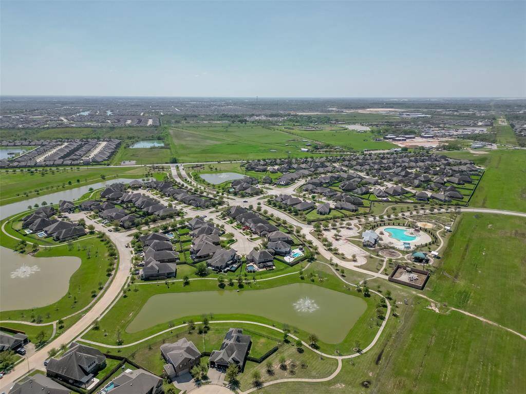 Aerial view of the community. Tucked away from busy streets and The Grand Parkway...this growing section of Katy has lots to offer. Walking trails throughout the community. Peaceful and quiet.
