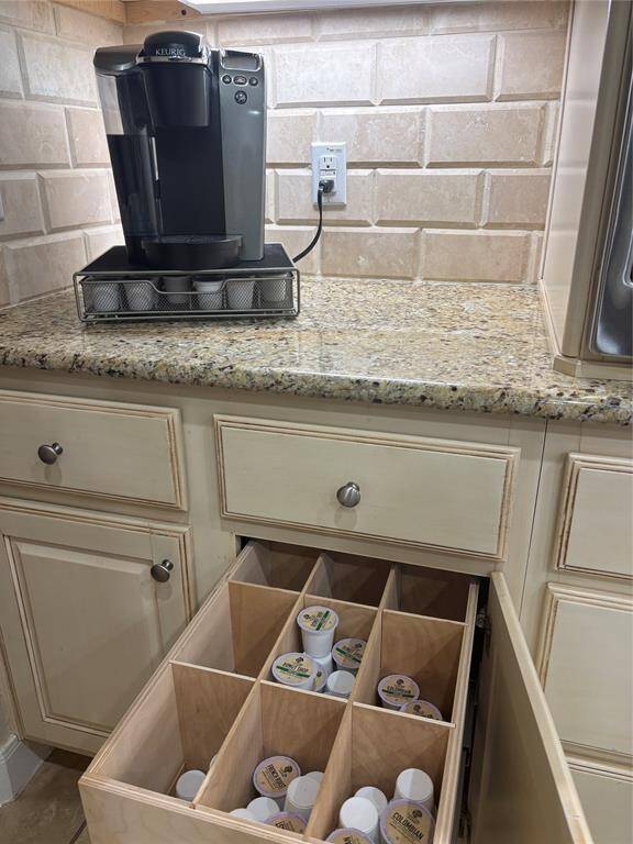 You have your own dividers for your speciality coffee.  If you don't need the separators, it's easily removed.