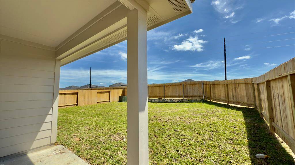 Great Back Yard Area!
